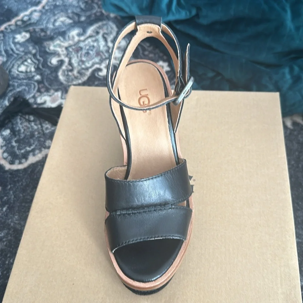 UGG - Picture 2 of 5